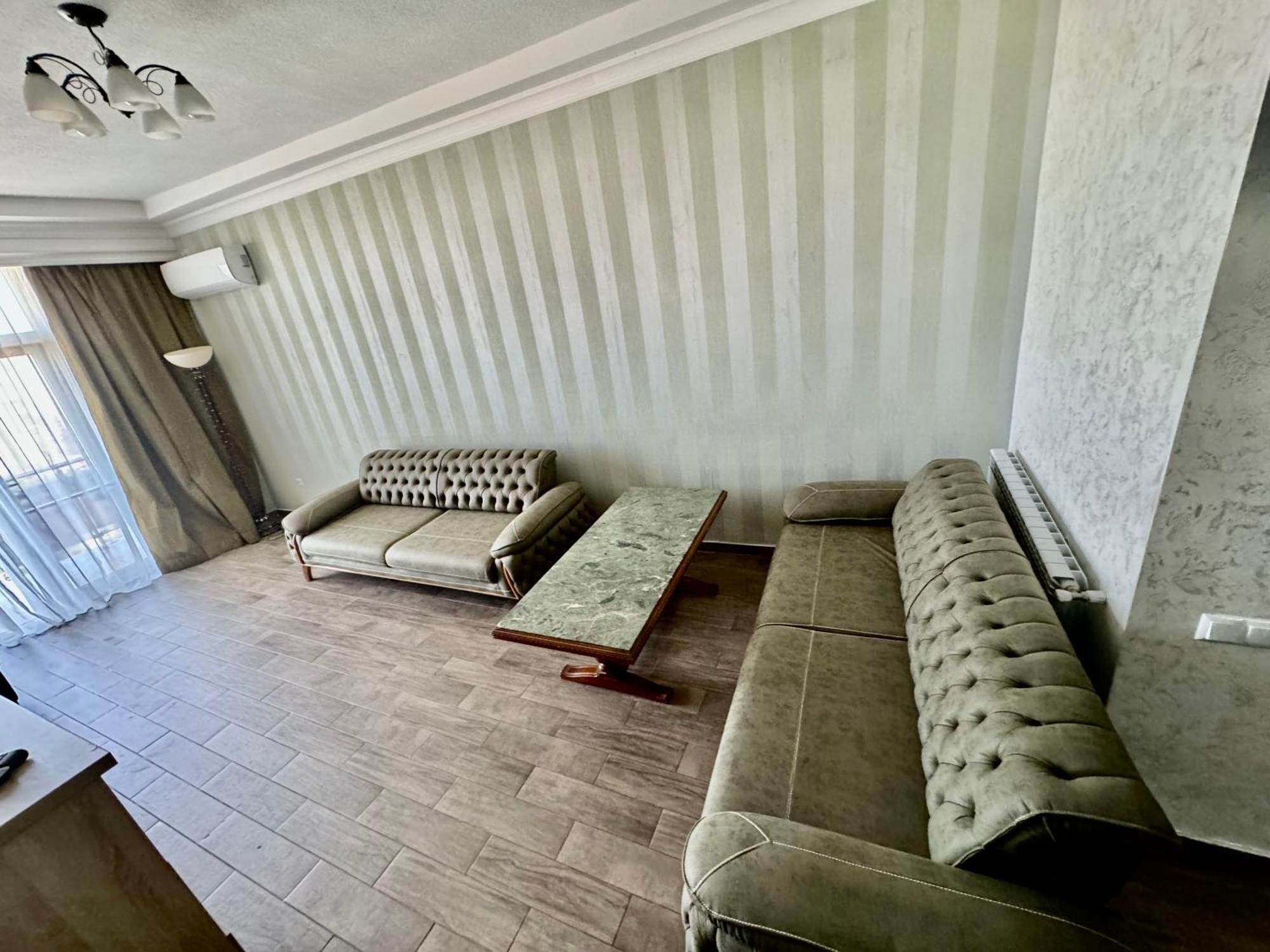 Апартаменты David APT 1A Батуми Экстерьер фото